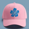 Casquette rose avec fleur en hibiscus bleu. Jolie modèle qui s'adapte aussi bien pour les hommes comme pour les femmes.